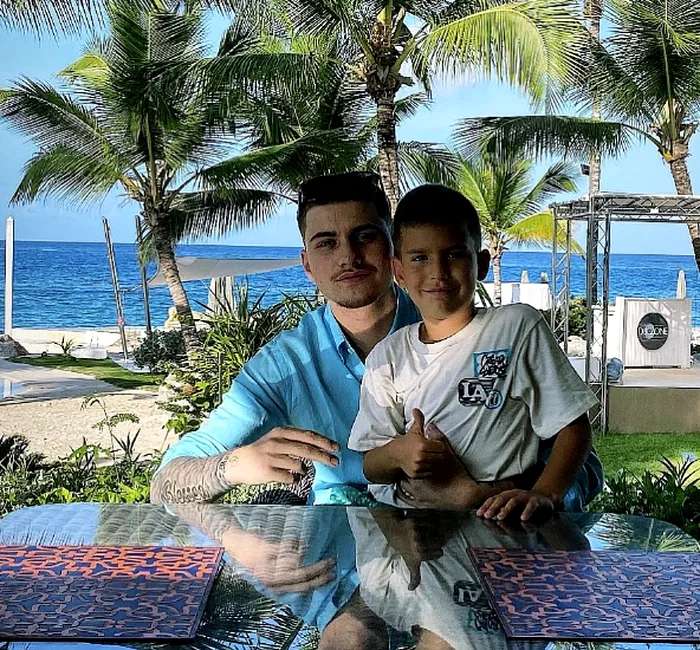 Fotografie rara cu familia lui Adrian Mutu. Cat de schimbati sunt copiii săi, Mario e de nerecunoscut