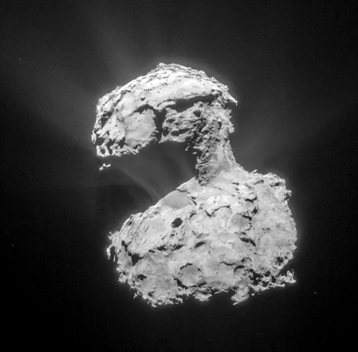Imaginea realizată de camera de navigație Rosetta a ESA pe 14 martie 2015, de la 85 km distanță, evidențiază activitatea cometei 67PChuryumov-Gerasimenko.
