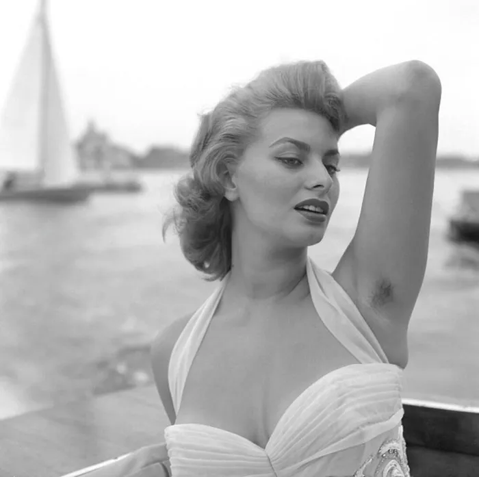 Sophia Loren, exemplu de eleganță și frumusețe la 90 de ani. Imagini rare cu celebra actriță, e superbă și acum FOTO