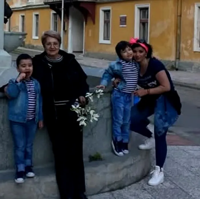 Adriana Bahmuteanu se topeste de dorul copiilor