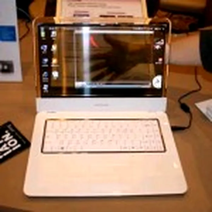 Samsung - notebook cu ecran transparent