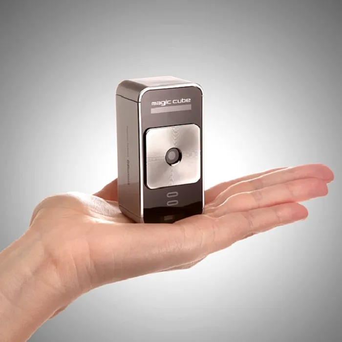 cube_laser_virtual_keyboard_for_iphone_inhand