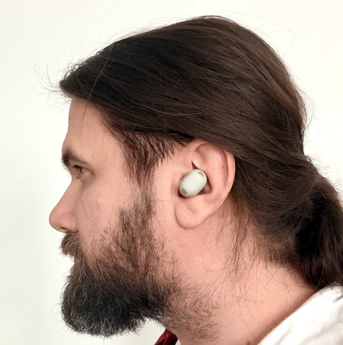 Cum arată căștile în urechile mele