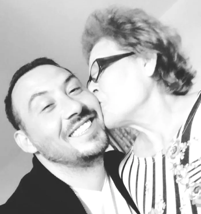 Ștefan Stan, mesaj emoționant, după ce și-a înmormântat mama. Fostul concurent de la Vocea României: "Iubiți-vă părinții"