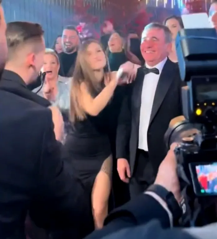 Gică Hagi a făcut spectacol la cununia civilă a lui Ianis. Ce piesă celebră a cântat ”Regele”