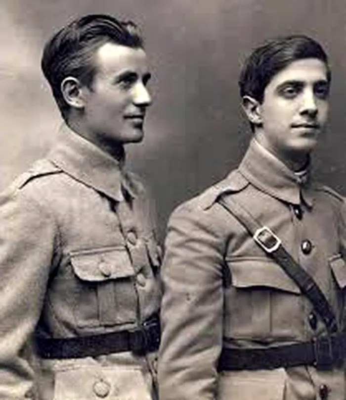 Camil Petrescu, in uniforma de ofiter. A luptat pe front in Primul Razboi Mondial