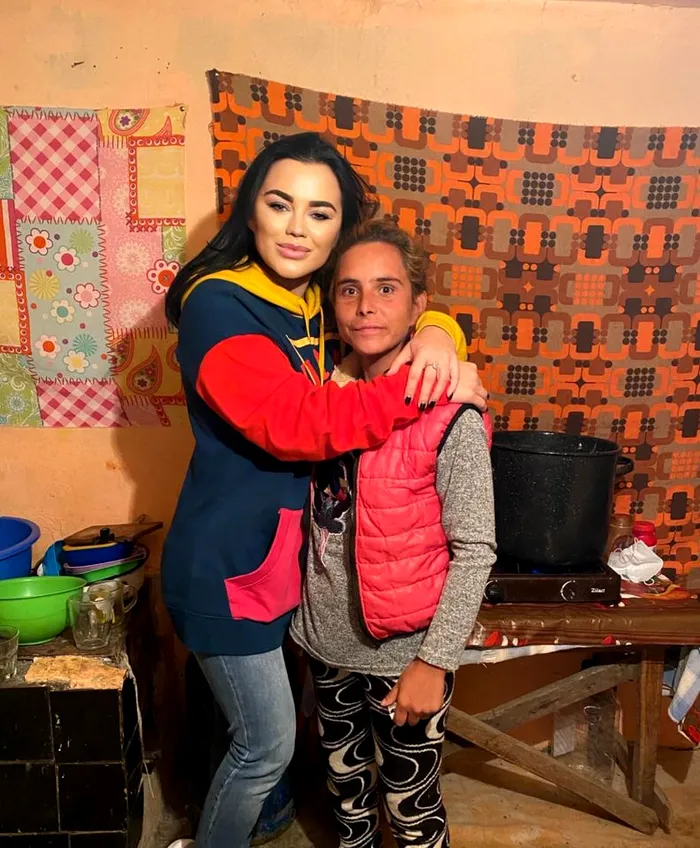 Carmen de la Sălciua și Alexandra "Degețica"