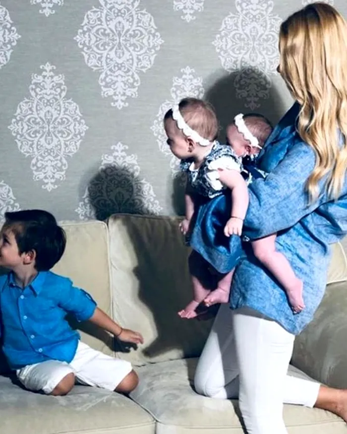 Prima magine cu Valentina Pelinel și gemenele lui Cristi Borcea