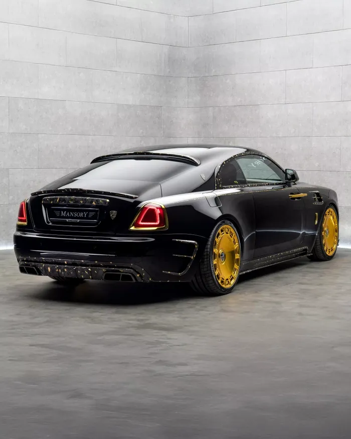 Rolls-Royce Wraith acoperit cu aur