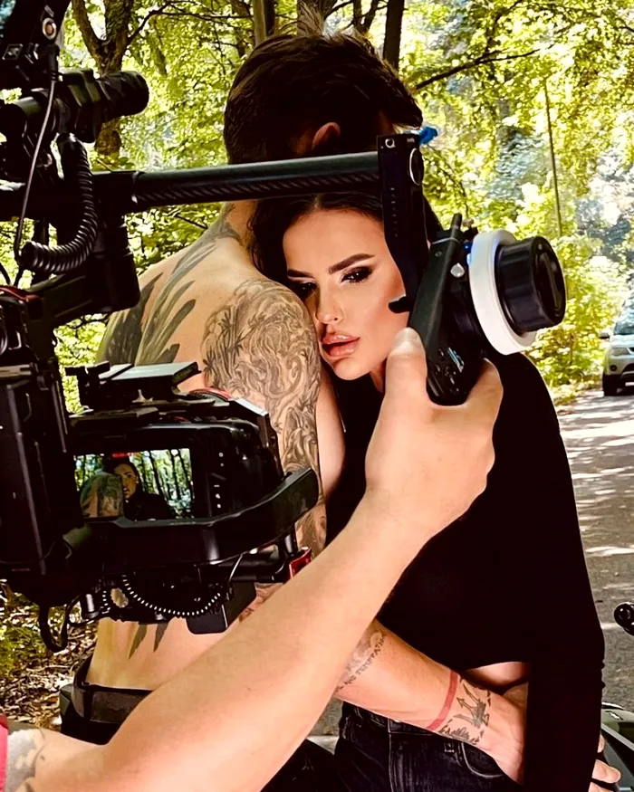 Lavinia Pîrva, certată de fani pentru muzica ei Ce i-au spus internauţii soţiei lui Ştefan Bănică Jr. Ar trebui să te ajute