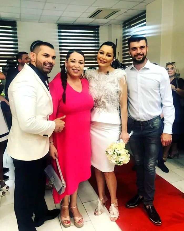 Oana Roman a purtat o rochie roz bombon