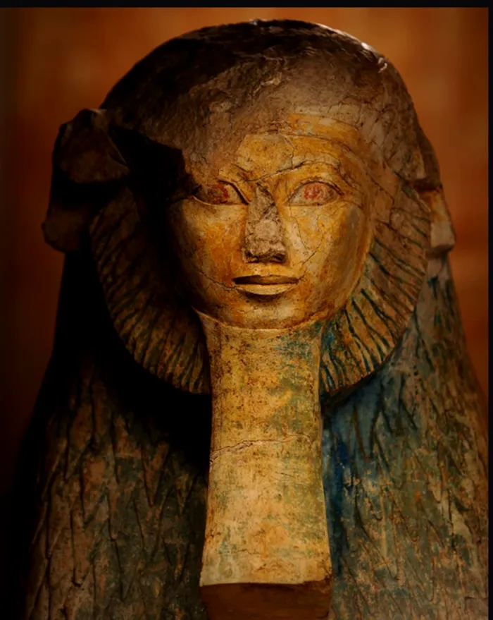 Un bust de-ale reginei Hatshepsut