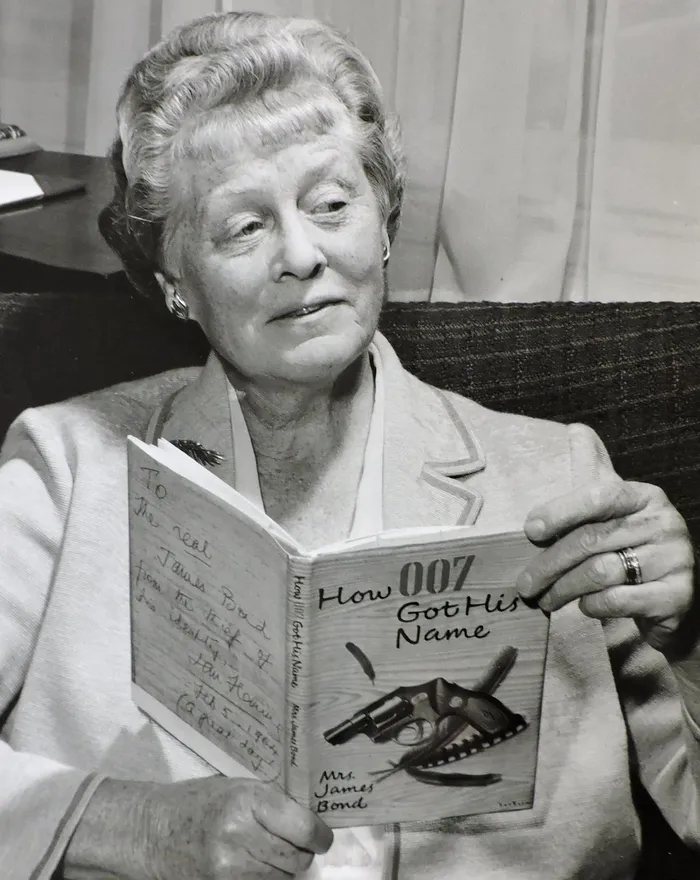 mary-bond-sotie-james-bond
