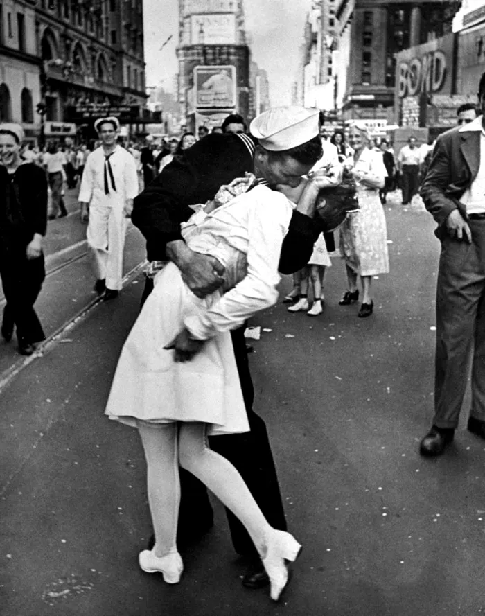 v-j day in times square de Alfred Eisenstaedt