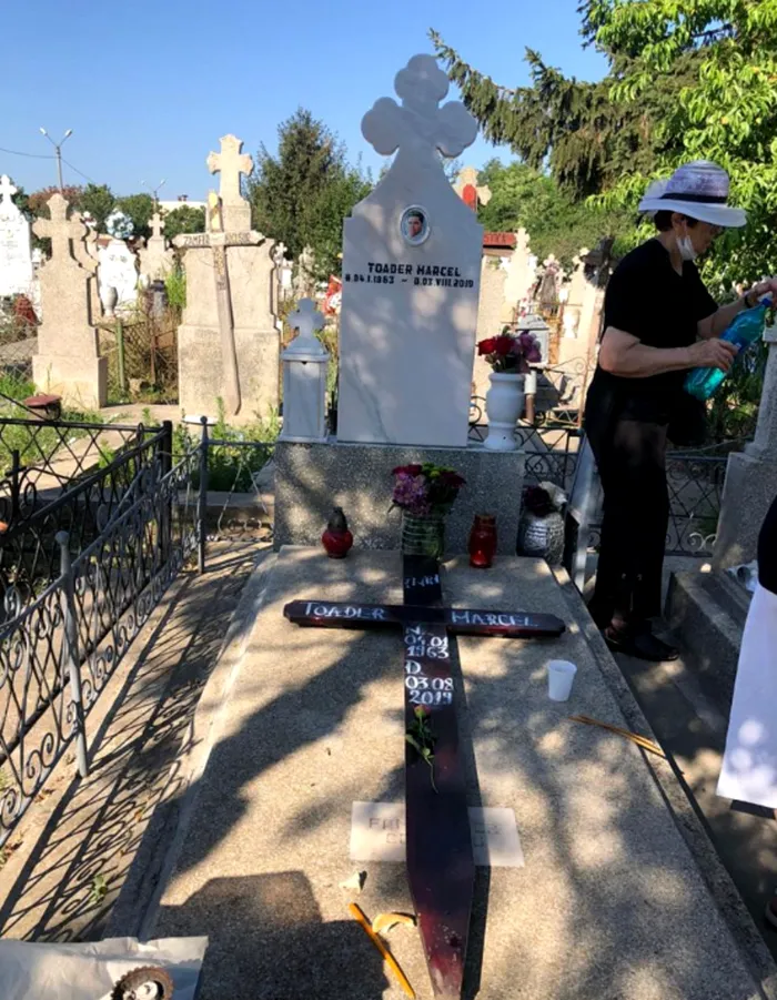 Mama lui Marcel Toader i-a făcut mormântul fiului ei