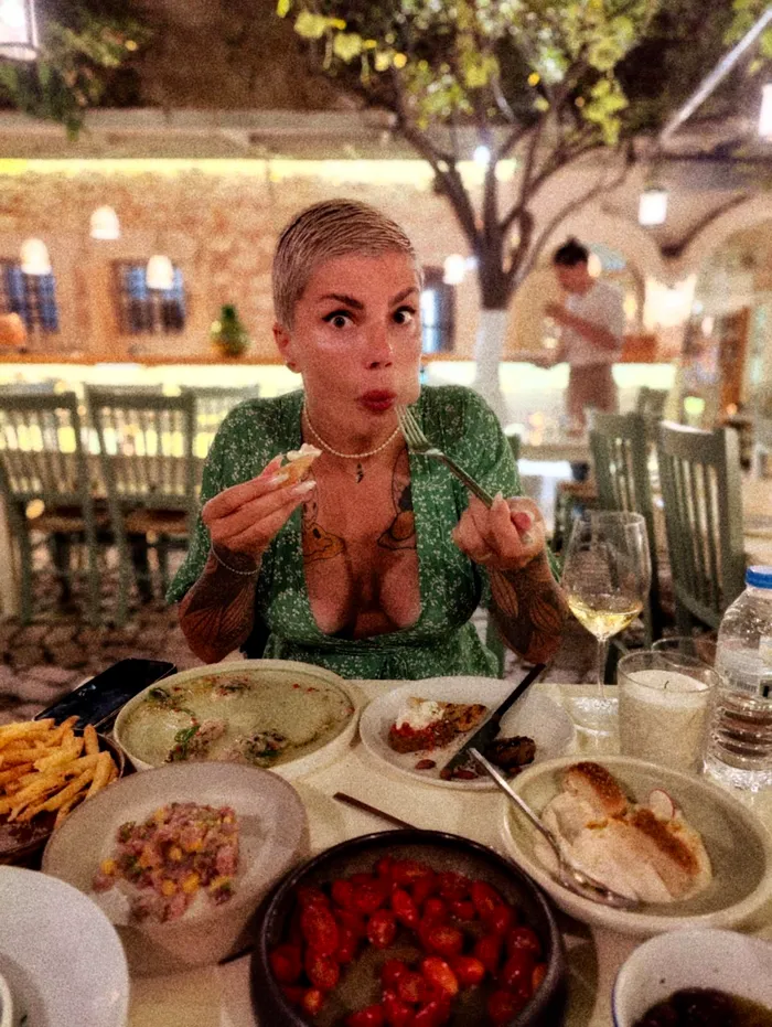 Melinda Teohari, pasionată de mâncare, gastronomie, bucătăria noastră și ”a lor”