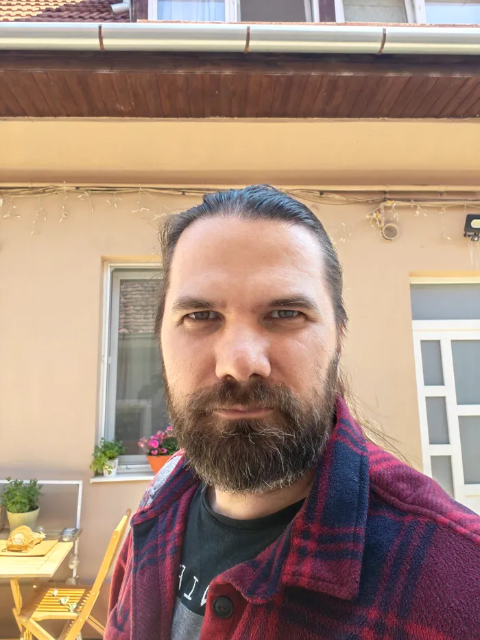 Test selfie cu Honor 600 în lumină naturală