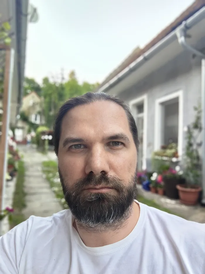 Selfie cu portret folosind razr fold