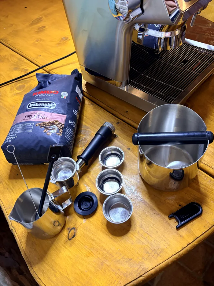 Accesorii și cafea bună pentru De'Longhi La Specialista Opera