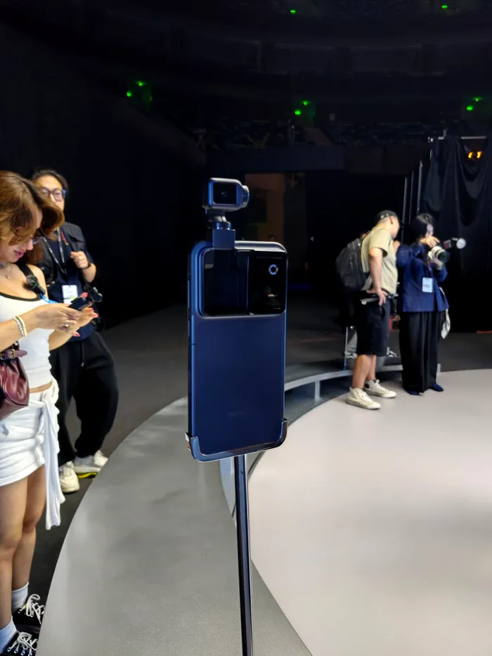 honor china robot phone (8)