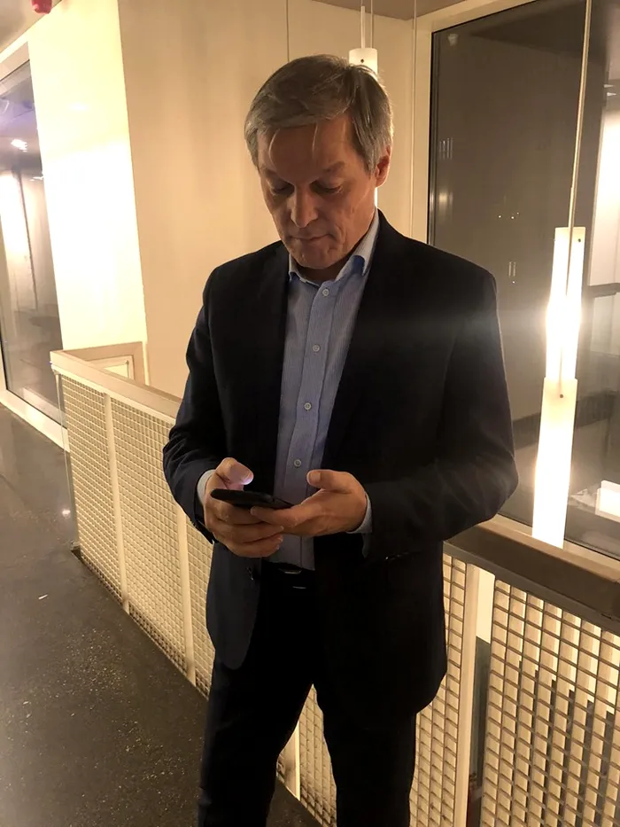  Gestul lui Dacian Cioloș, după ce a ieșit din direct de al Digi 24