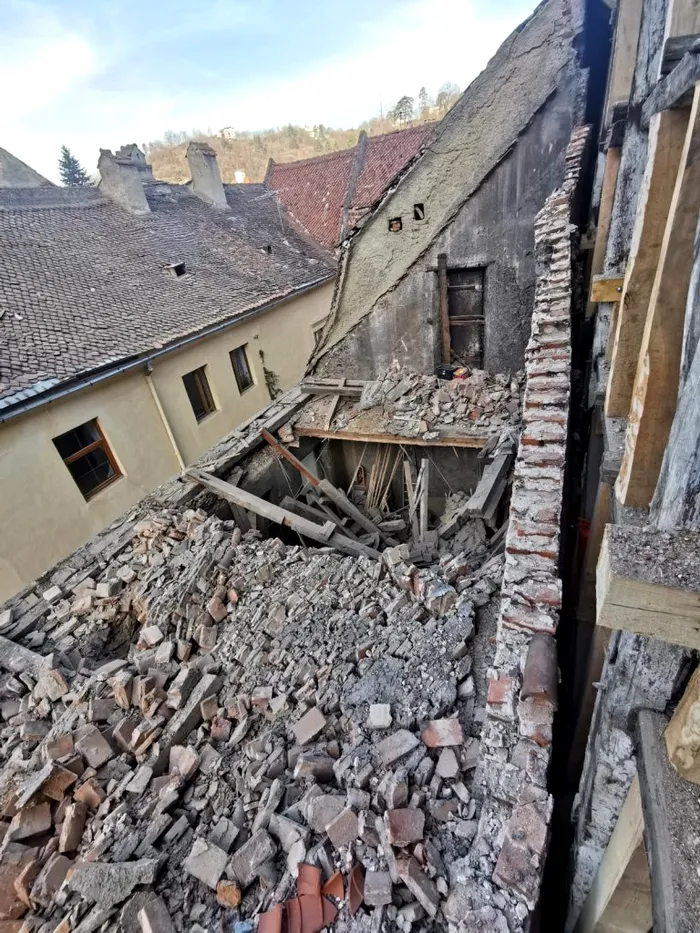 Clădirea istorică din România care s-a prăbușit. Un locuitor a făcut lucrări neautorizate în apartament