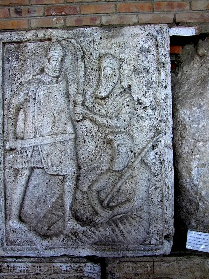 Hieroglife cu depictari ale soldatilor daci luptand cu falxuri