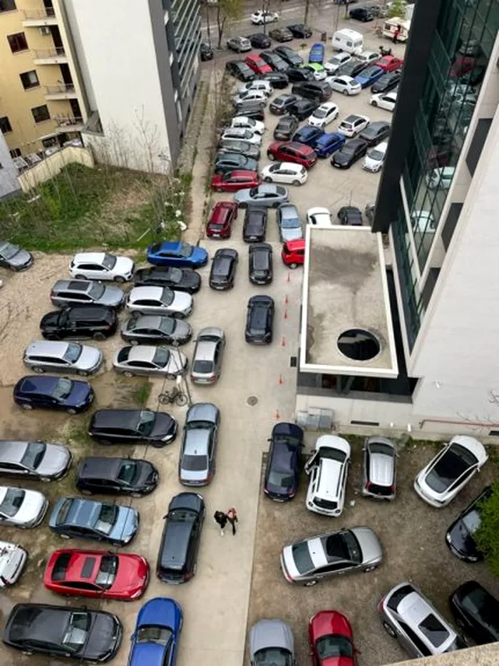 Ruşinea din centrul Bucureştiului. Apartamentele costă sute de mii de euro, dar ce se întâmplă între blocuri strică tot
