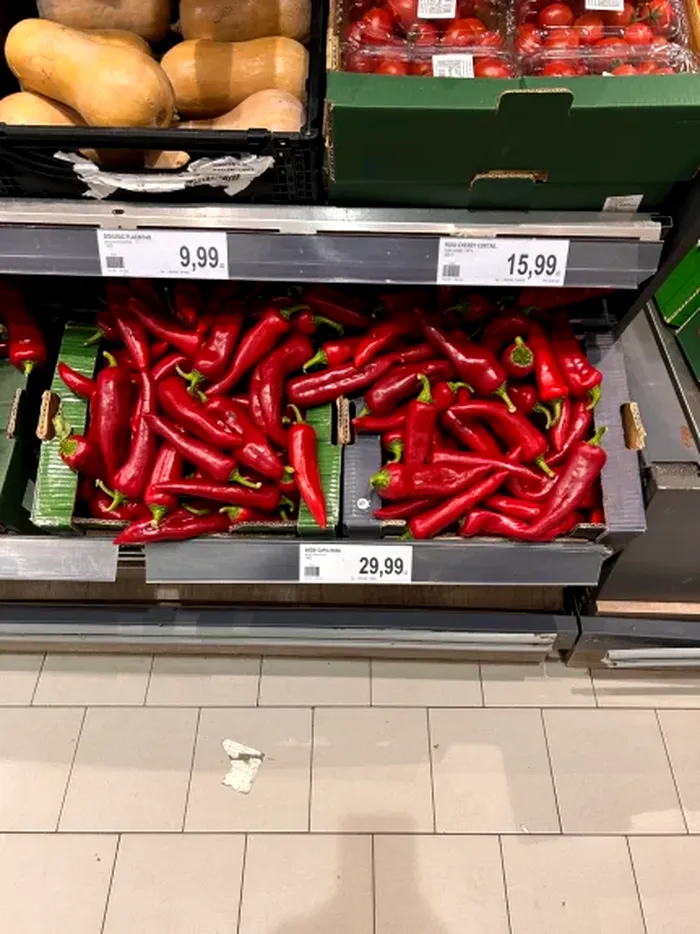 Preţul la ardei a explodat în supermarketuri
