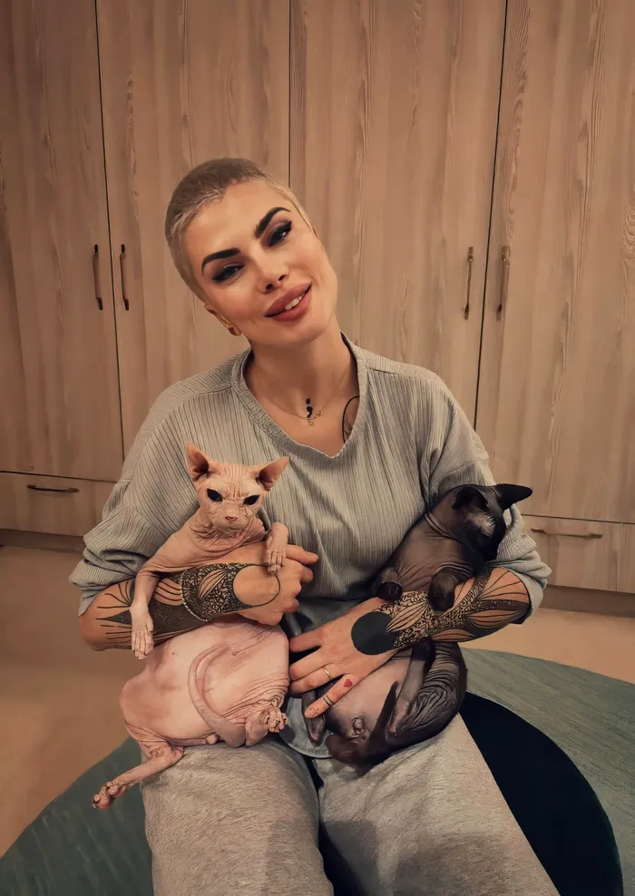 Melinda Teohari de la Dumicat cu pisicile ei