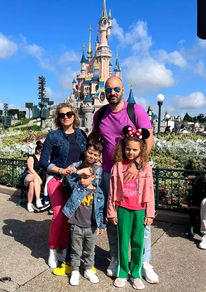 Cine este Alexandru, soțul Mirelei Vaida, și din ce face bani. Imagini rare cu bărbatul. Prezentatoarea Acces Direct are trei copii cu el