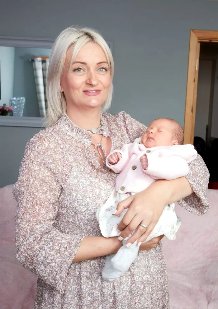 mama cu fetita 10 copii