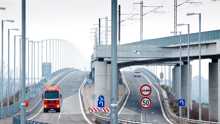 Circulația pe Podul Prieteniei, reluată pe ambele sensuri. Cât timp se aplică măsura specială