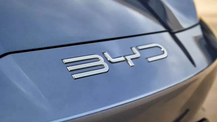 Mașina Anului 2026 în România: electrica de 220 km autonomie care cucerește Italia și provoacă Dacia Spring