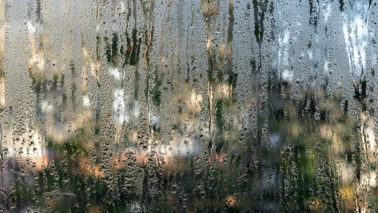 Geamurile care condensează doar dimineaţa. Problema pe care o ascund termopanele