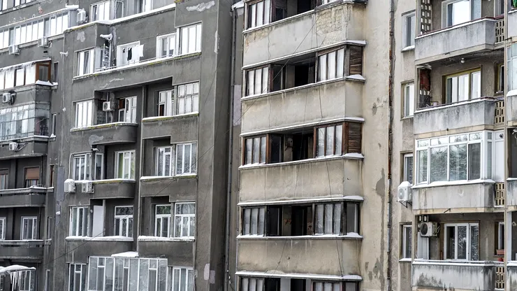 Administratorul sau președintele de bloc poate adăuga persoane la întreținere fără acordul proprietarului sau chiriașului? Ce spune legea