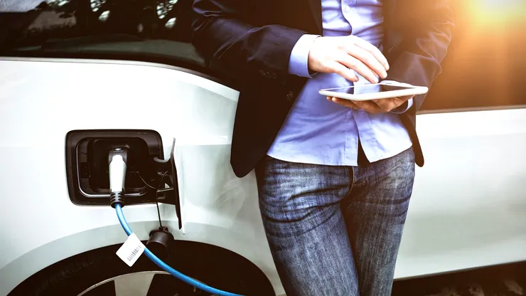 Care sunt bateriile auto electrice care rezistă cel mai bine în timp și ce probleme apar după 10 ani