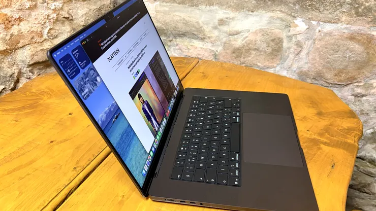 Am testat cel mai rapid laptop din lume – 5 motive să dai o mică avere pentru MacBook Pro 16 cu M5 Max, 128GB RAM și 4TB SSD de foarte mare viteză