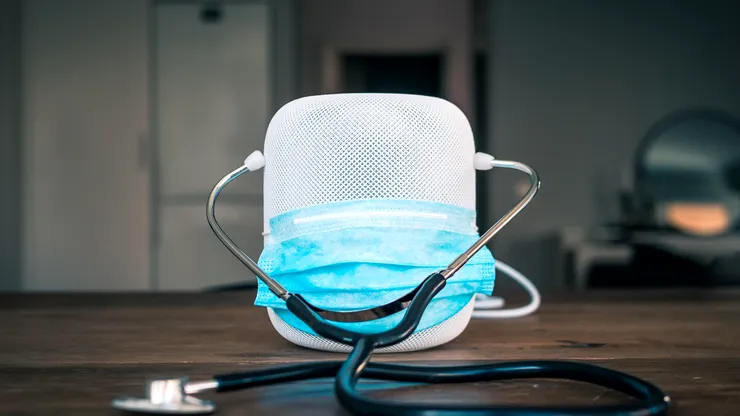 Din ce în ce mai mulți oameni întreabă inteligența artificială despre sănătate, spitalele se conformează și răspund cu chatboți: soluție sau risc?