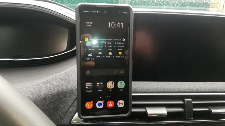 Suportul auto pentru telefon care nu te lasă la greu: cum alegi unul sigur, stabil și compatibil cu husa ta