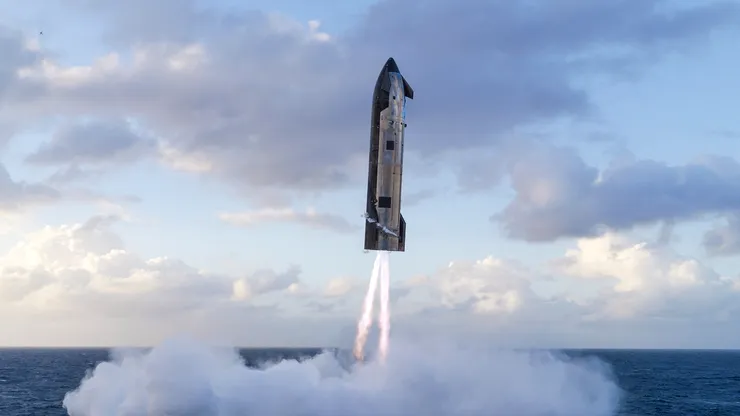 Starship a ajuns pe orbită, dar problema unui motor pune presiune pe planul NASA de revenire pe Lună