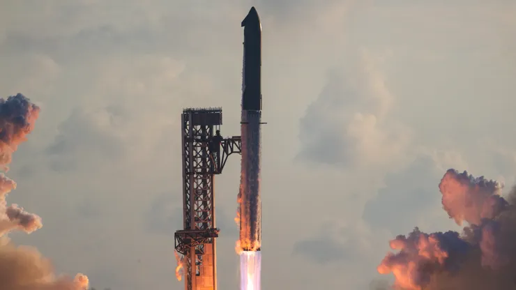 Starship ajunge pentru prima dată pe orbită, dar misiunea SpaceX se încheie mai devreme. Racheta a explodat după revenirea pe Pământ