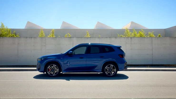 BMW pregătește un nou SUV electric accesibil, iar primele imagini au apărut deja. Viitorul iX1 preia designul spectaculos Neue Klasse