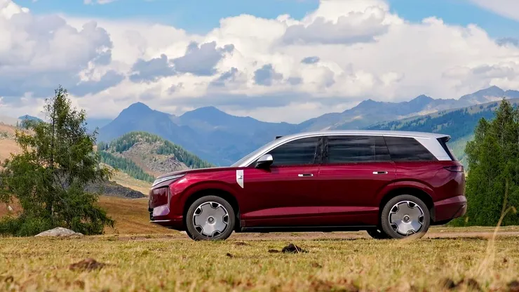BYD a pornit ca producător de baterii și a ajuns gigant auto. Cum și-a construit imperiul care concurează astăzi cu Tesla