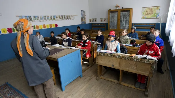 Școli care riscă să se închidă la iarnă din lipsa banilor pentru încălzire. Primăriile așteaptă ajutor de la Guvern